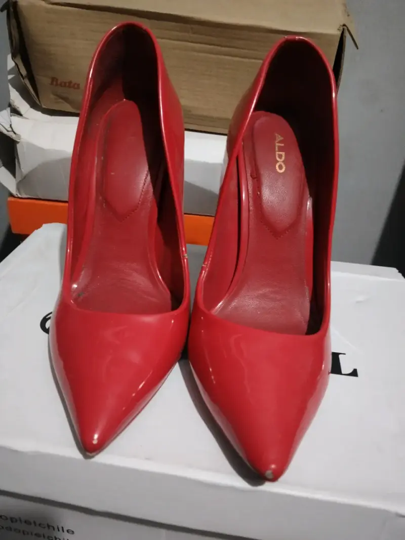 Tacones rojos de charol Aldo elegantes - 2