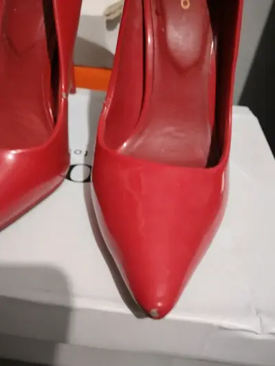 Tacones rojos de charol Aldo elegantes - miniatura 3