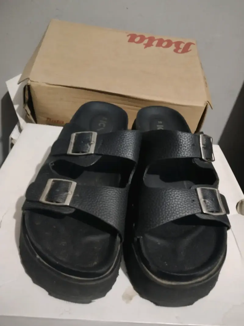Sandalias negras de plataforma icono con hebillas - 2