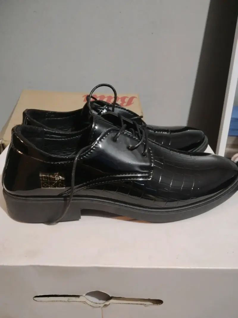 Zapatos de vestir negros para hombre de shein - 1