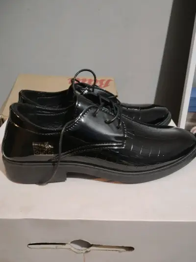 Zapatos de vestir negros para hombre de shein - miniatura 1