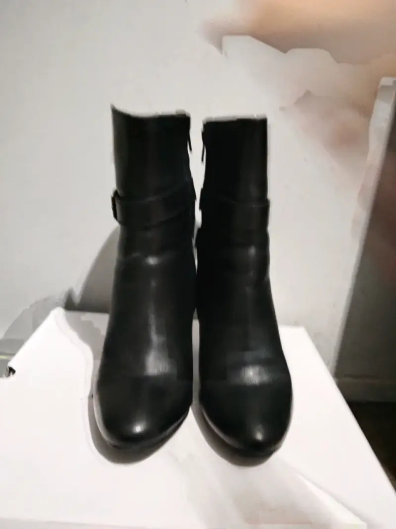 Botines de cuero negro con tacón alto - 2