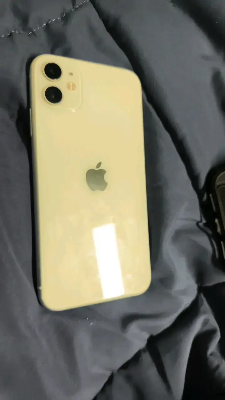 iPhone 11 blanco en buen estado - 3
