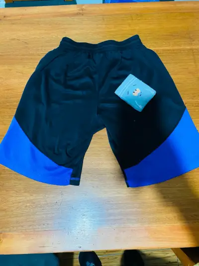 Shorts deportivos negros y azules Jordan - miniatura 2