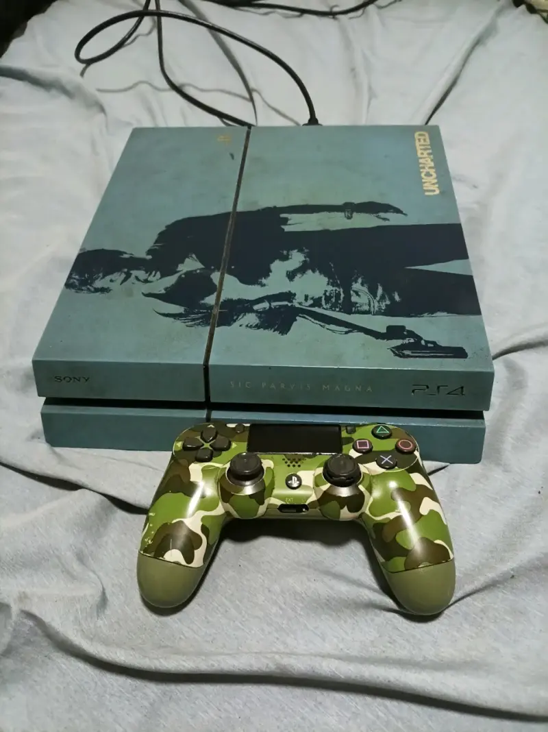 Consola PS4 Edición Uncharted con Control Camuflado - 1