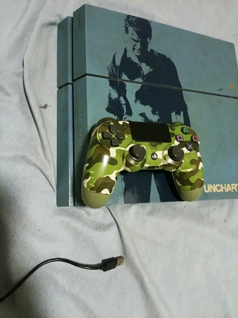 Consola PS4 Edición Uncharted con Control Camuflado - 3