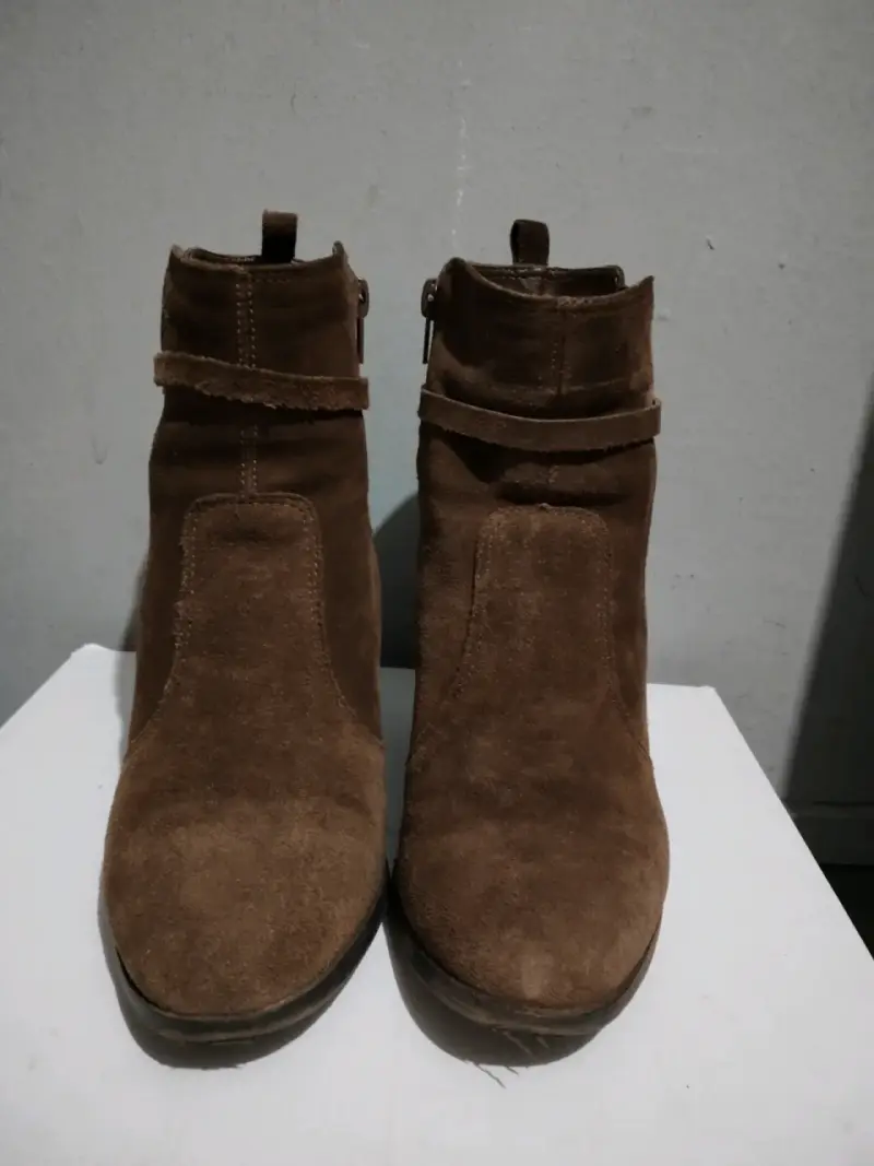 Botines de gamuza marrón con tacón alto - 2