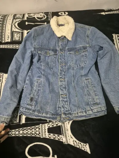 Chaqueta de mezclilla con forro de borrego - miniatura 2