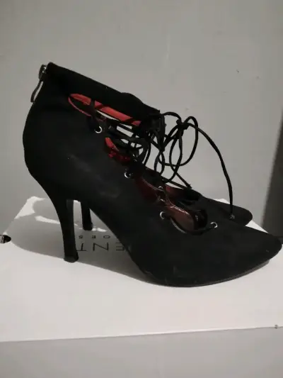 Zapatos de Tacón Alto Negros con Cordones - miniatura 1
