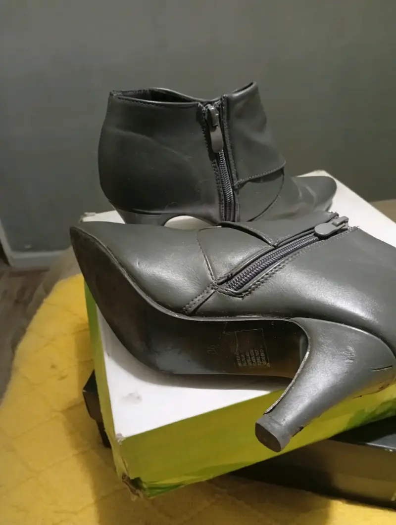 Botines de cuero negro con tacón para mujer - 2