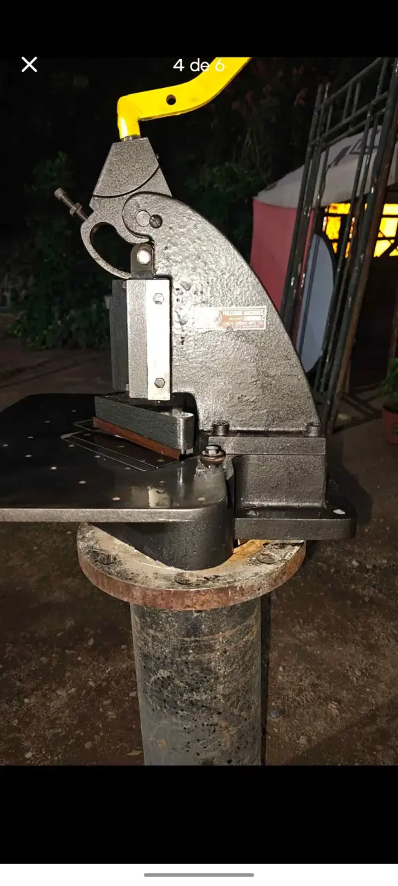 Troqueladora metal - 2