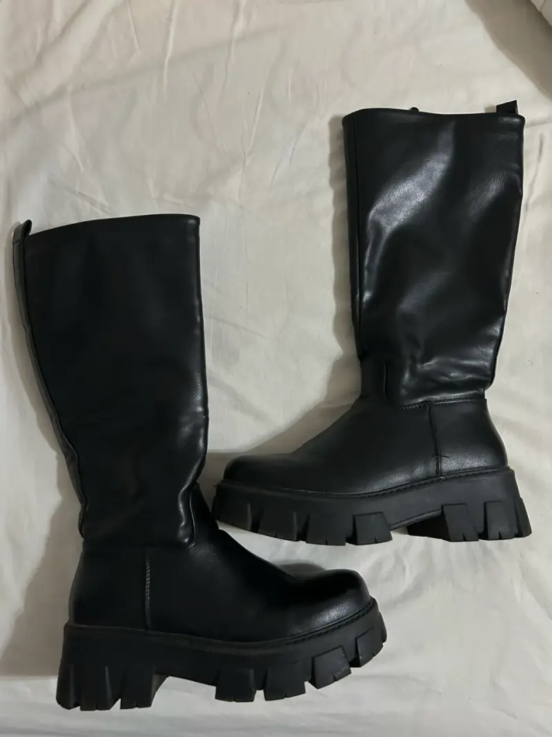 Botas negras de cuero con plataforma