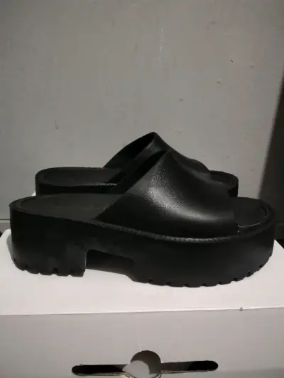 Sandalias negras de plataforma para mujer - miniatura 1
