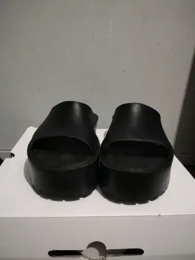 Sandalias negras de plataforma para mujer - miniatura 2