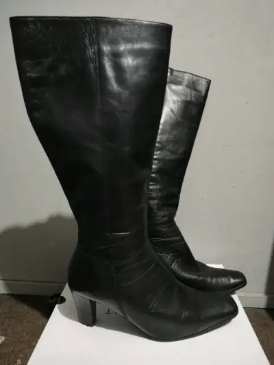 Botas de cuero negras de tacón alto - miniatura 1