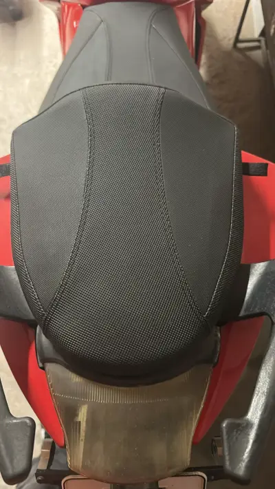 Moto deportiva Hyosung roja en buen estado - miniatura 2