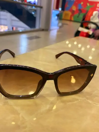 Gafas de sol marrones con diseño elegante - miniatura 5