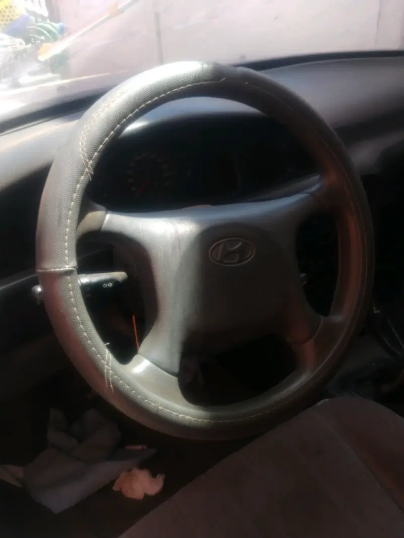 Auto Hyundai usado en buen estado - 2