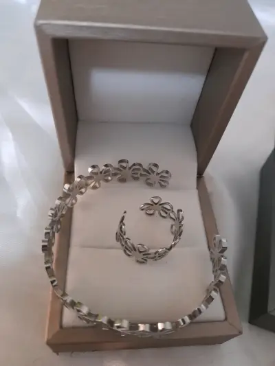 Set de joyería en acero inoxidable con diseño floral - miniatura 1