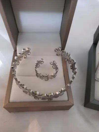 Set de joyería en acero inoxidable con diseño floral - miniatura 2