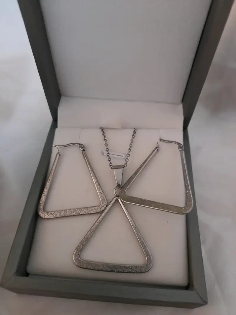 Set de joyería en acero inoxidable con diseño floral - 4