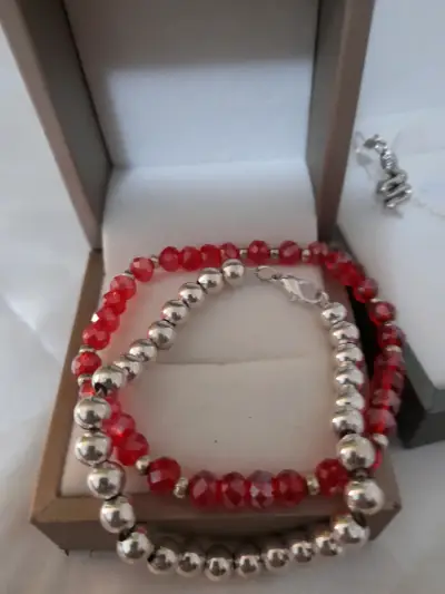 Set de joyería con pulsera roja y pendientes de serpiente - miniatura 1