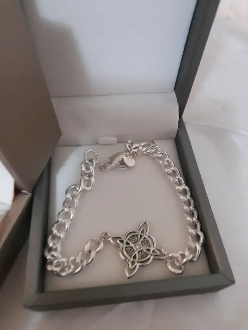 Pulsera de plata brasileña con dije nudo - 1