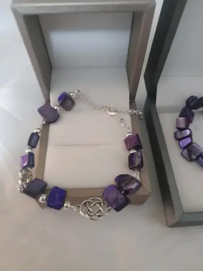 Pulsera de piedras nacarcon dije celta - miniatura 2