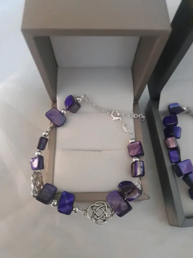 Pulsera de piedras nacarcon dije celta - 3