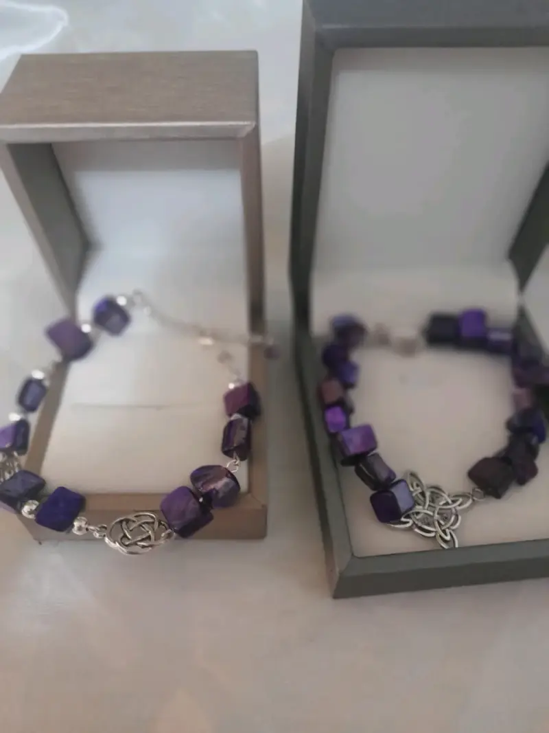 Pulsera de piedras nacarcon dije celta - 5