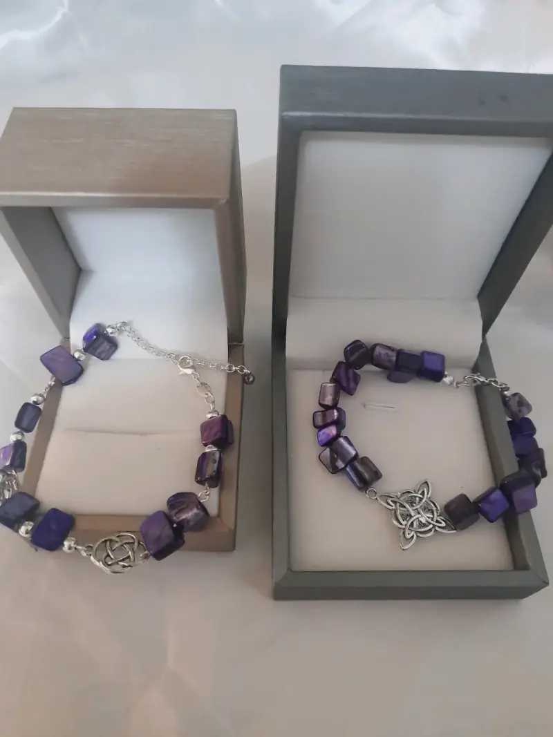 Pulsera de piedras nacarcon dije celta - 6
