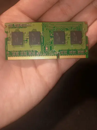 Memoria RAM 4GB DDR3L para Laptop de 1600HMZ - miniatura 2