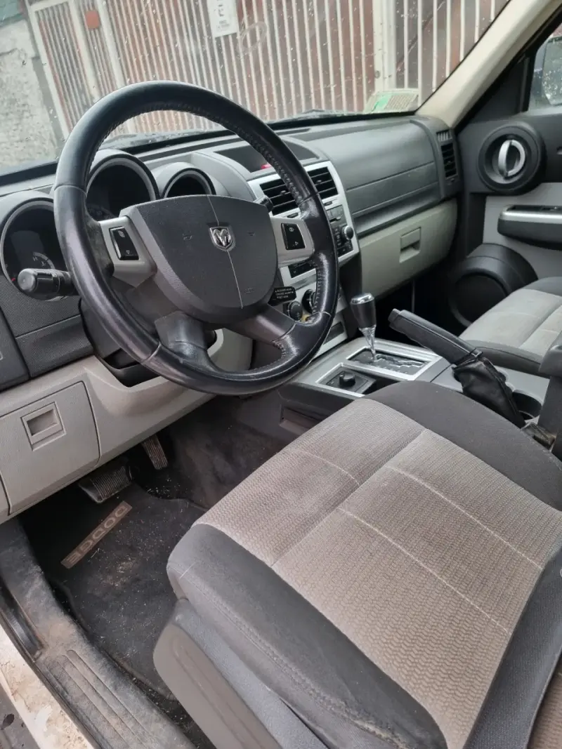 Camioneta SUV Dodge Nitro 4x4 Blanca - 5