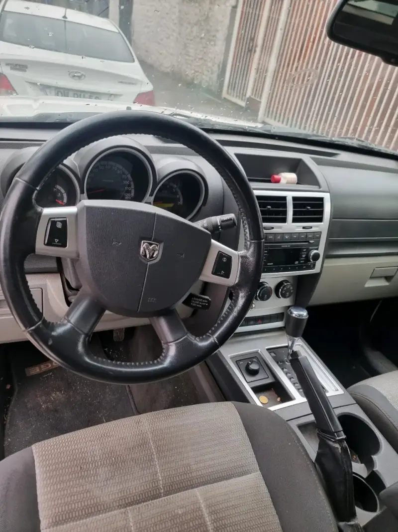 Camioneta SUV Dodge Nitro 4x4 Blanca - 6