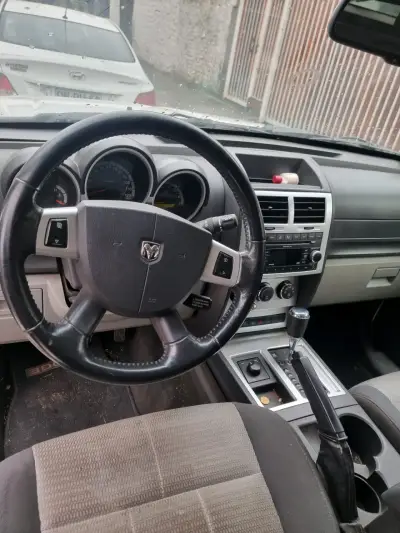 Camioneta SUV Dodge Nitro 4x4 Blanca - miniatura 6