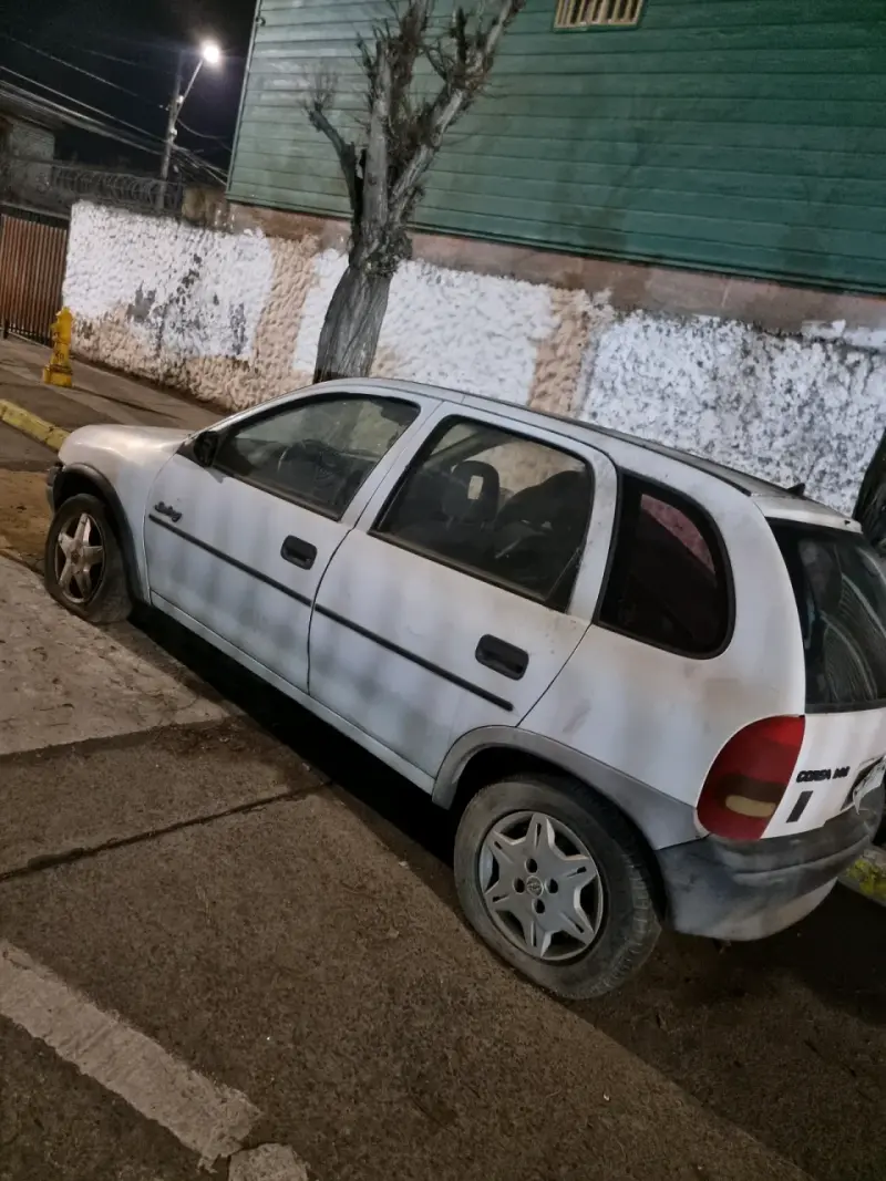Auto compacto usado en buen estado - 1