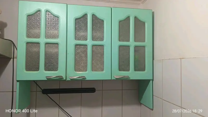 Mueble de cocina con alacena verde - 3