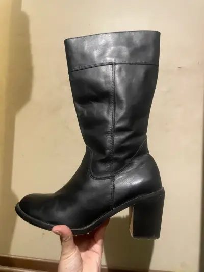 Botas negras de cuero con tacón alto - miniatura 1