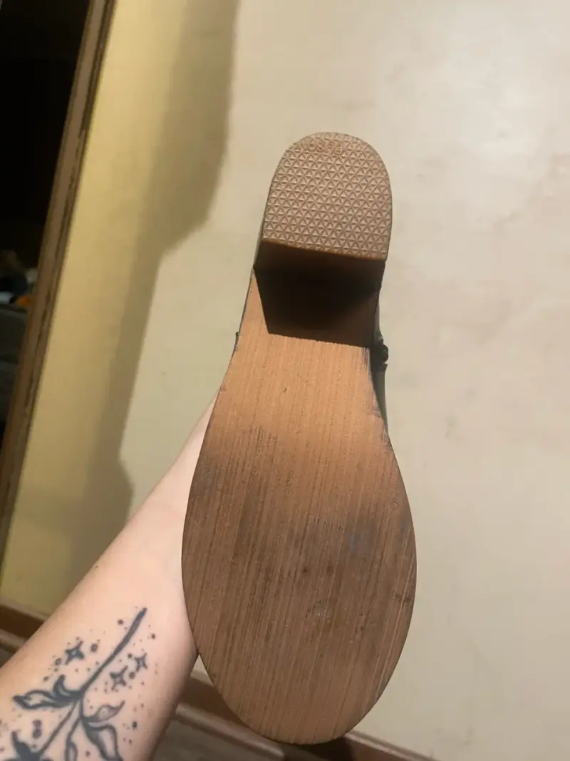 Botas negras de cuero con tacón alto - 3