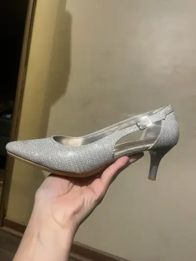Zapatos de Tacón Plateados Elegantes para Mujer - miniatura 1