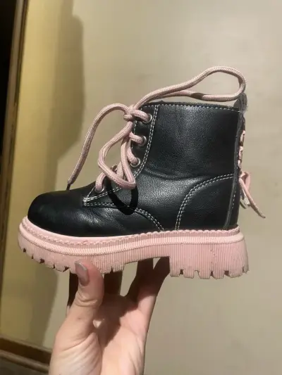Botines de niña con suela rosa talla 25 - miniatura 1