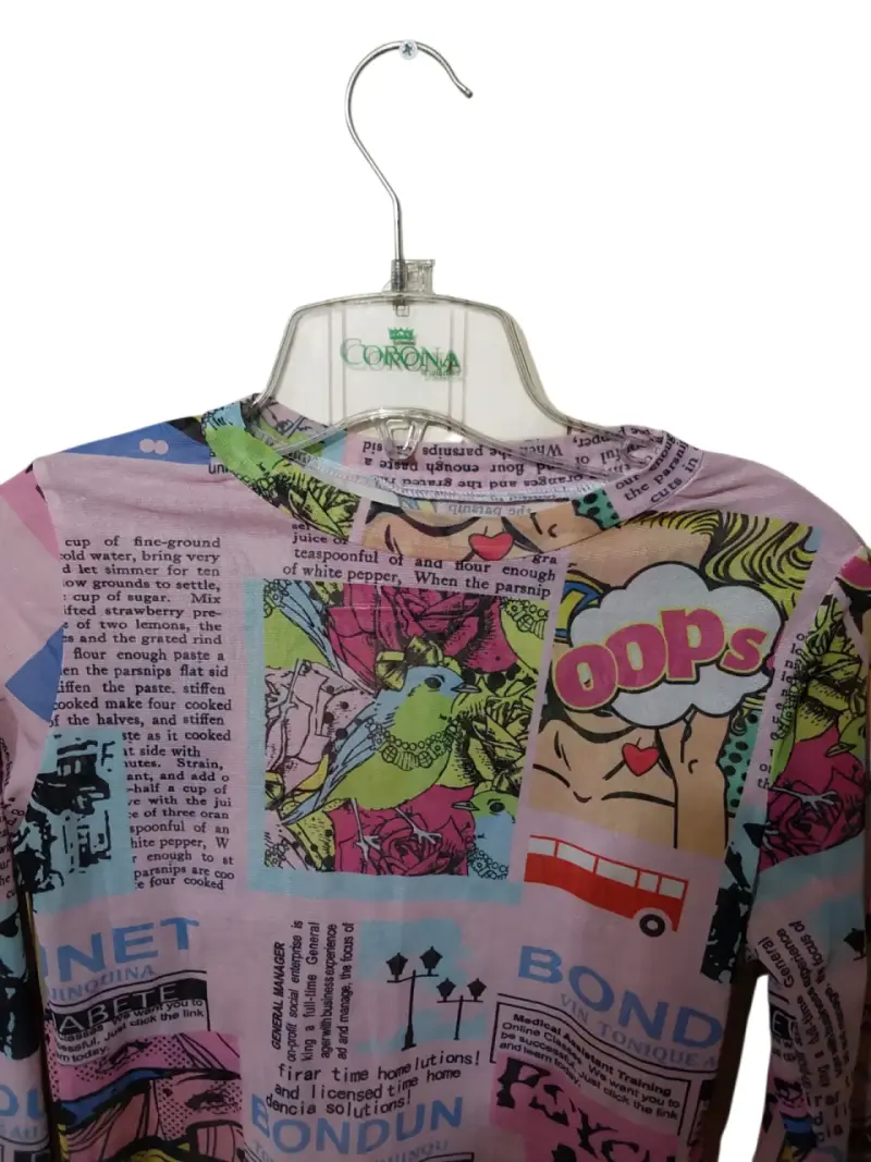 Polera manga larga estampado cómic colorida