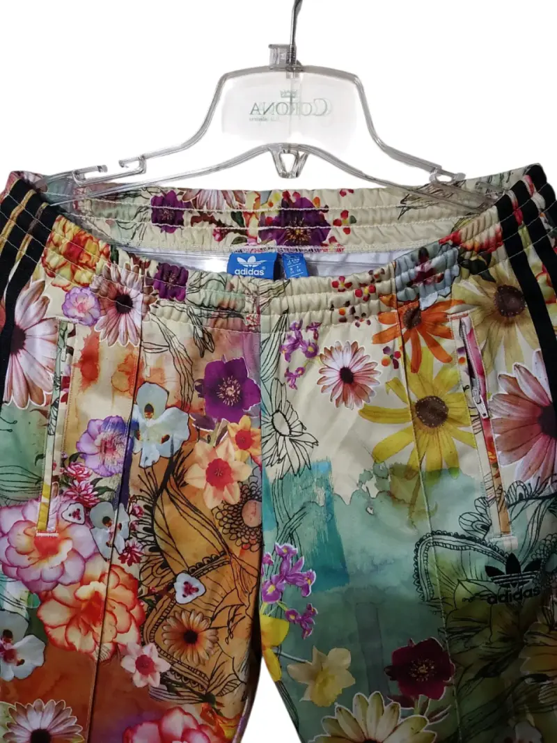 Pantalones deportivos florales Adidas para mujer