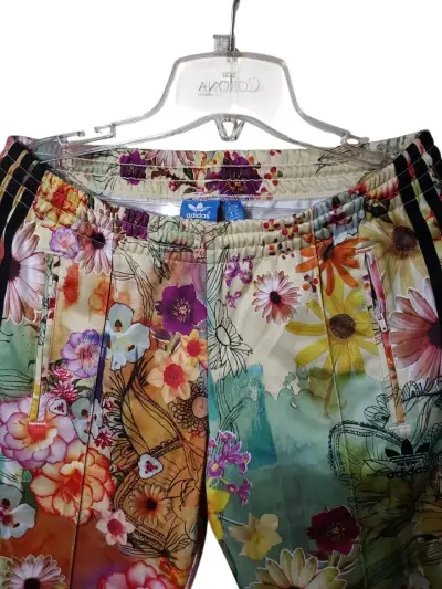 Pantalones deportivos florales Adidas para mujer - miniatura 1