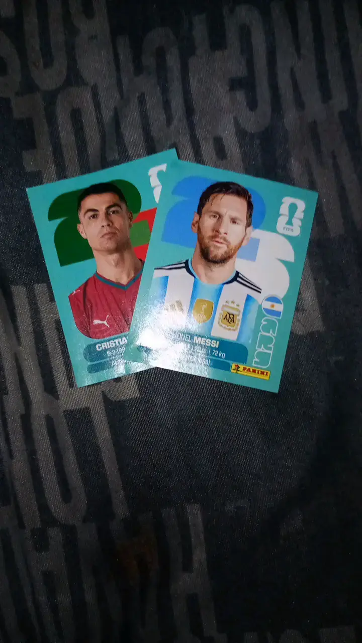Figuritas de fútbol Panini Messi y Ronaldo
