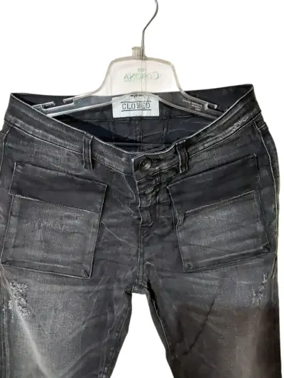 Jeans negros de mujer con bolsillos grandes - miniatura 1