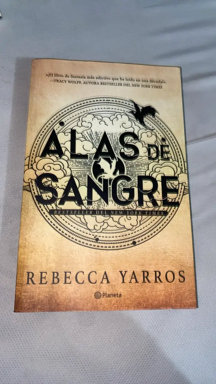 Libro 'Alas de Sangre' de Rebecca Yarros