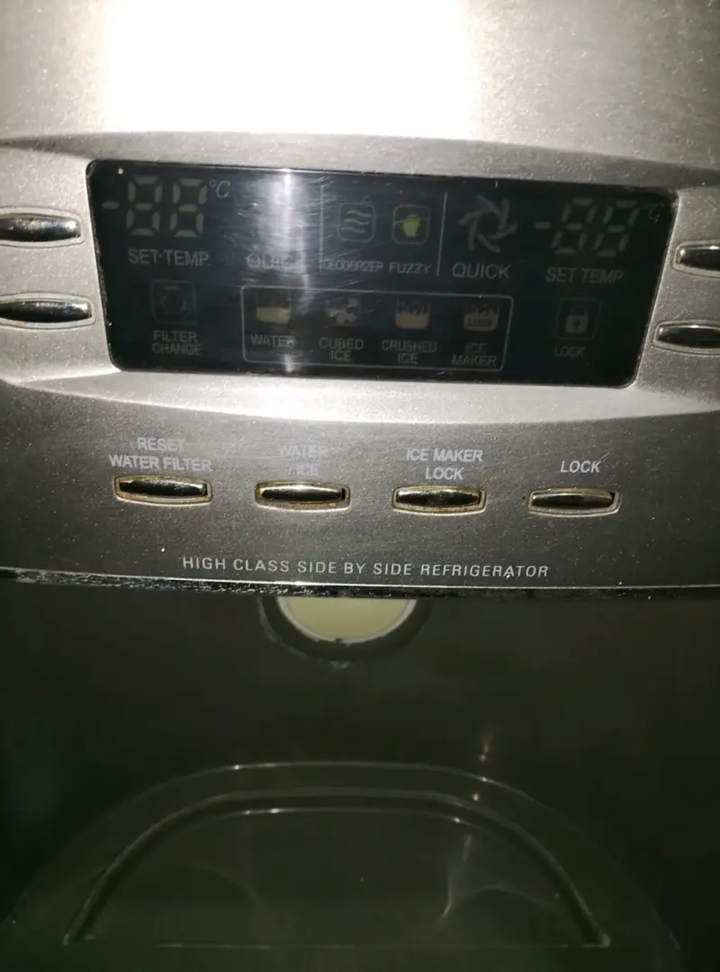 Refrigerador Side by Side con dispensador de agua - 2
