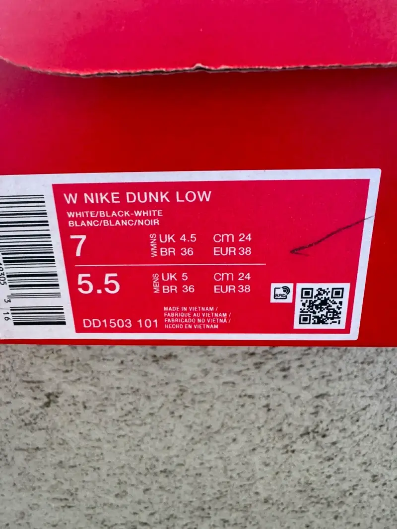 Zapatillas Nike Dunk Low Blanco y Negro - 5