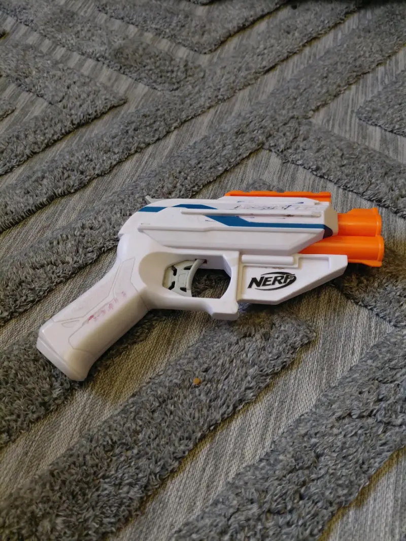 Pistola de Juguete Nerf con Dardos